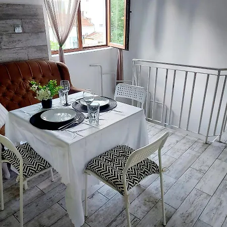 The Kiss Apartment
