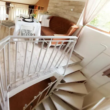 The Kiss Apartment *